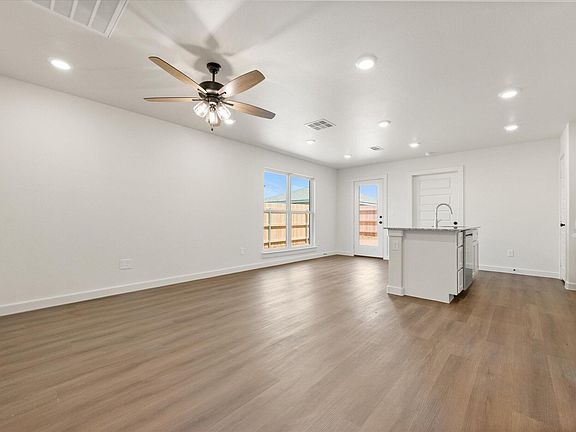 4th image of 504 E 24th St