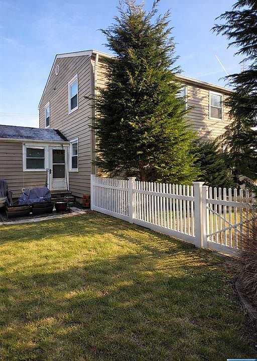 1st image of 80 Caruth Ave