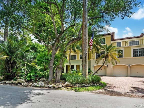 2nd image of 3341 Poinciana Ave
