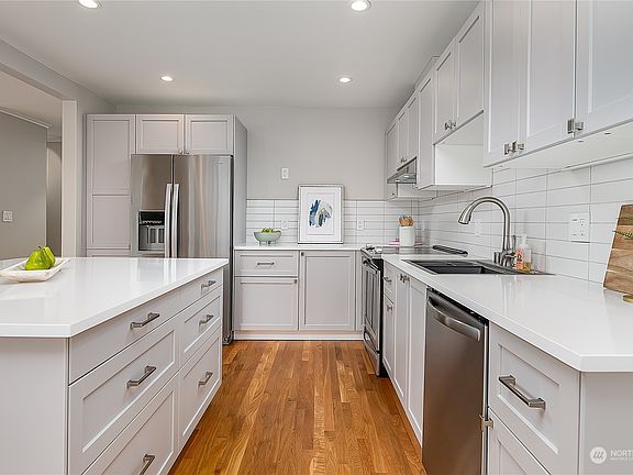 5th image of 1758 Dexter Avenue N #6