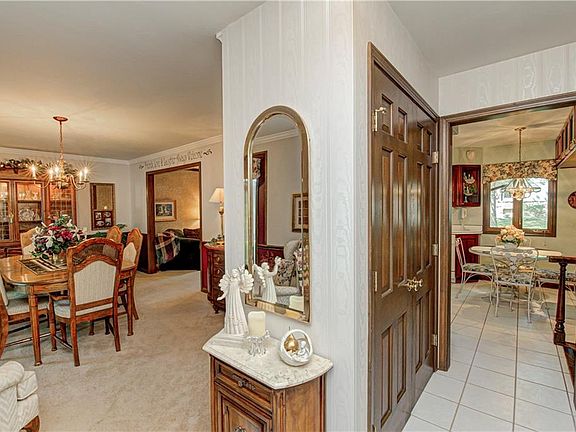 3rd image of 522 Montrose Ct