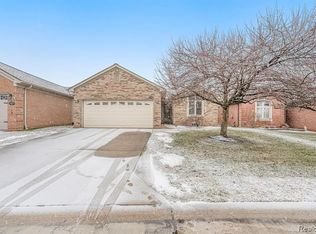 8386 Franklin Ct, Warren, MI 48093