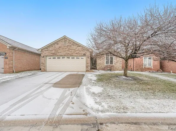 8386 Franklin Ct, Warren, MI 48093