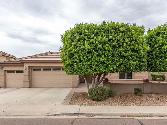 2nd image of 8026 W Via Del Sol