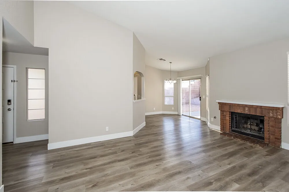 3 bed, 2.0 bath, 1148 sqft, $2,810 — Photo 4