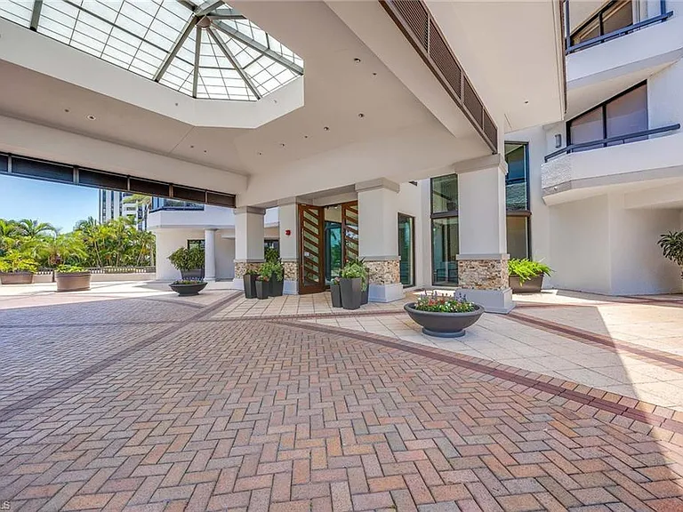 6075 Pelican Bay Blvd #605 — Photo 3