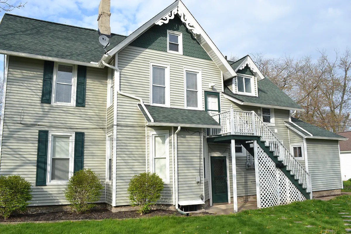 Building Photo - 402 Center St #402