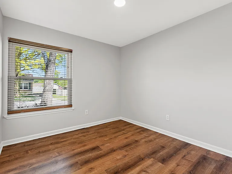 1576 Springfield Dr — Photo 15