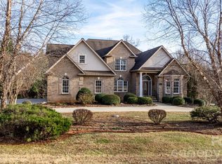 2301 Willow Creek Dr, Newton, NC 28658