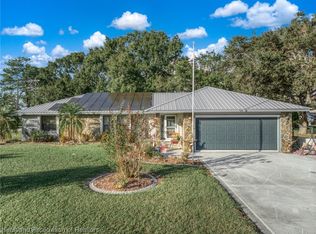 135 Sparrow Ave, Sebring, FL 33870