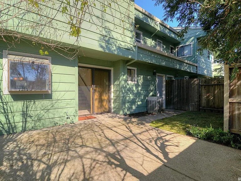 2833 Edison Ave — Photo 12