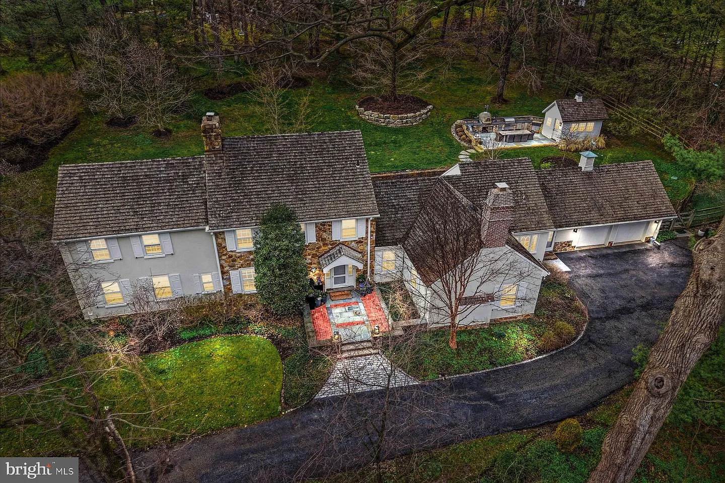 1431 Beaumont Dr photo 1