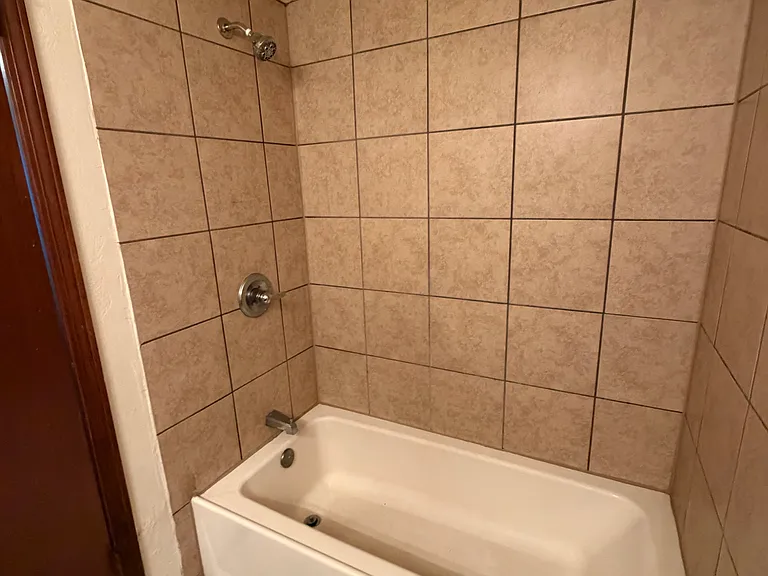 221 Bull Run St #E — Photo 17