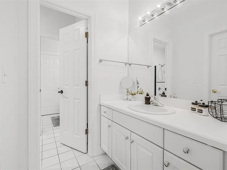 313 Inner Harbour Cir — Photo 31