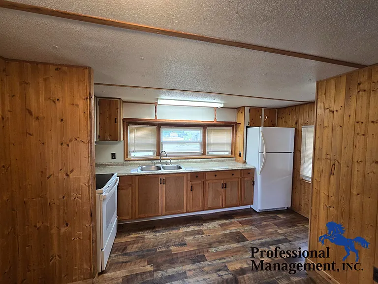 2108 E Maryland Ln — Photo 5