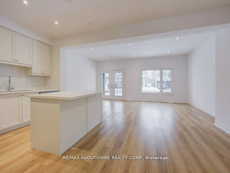 120 Court Dr #85 — Photo 6