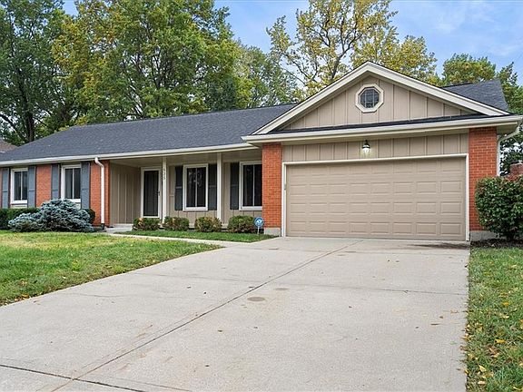 4th image of 525 W Country Ln