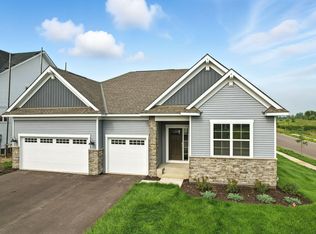 1904 Sparrow Dr, Shakopee, MN 55379