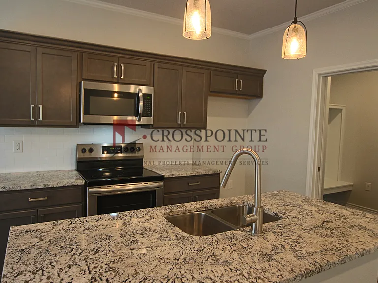 1927 Lindbergh Dr #301 — Photo 41