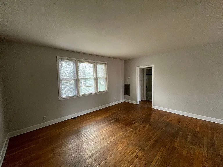 SH074-Lafayette Apartments — Photo 6