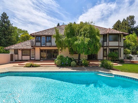 4th image of 25959 Alicante Ln