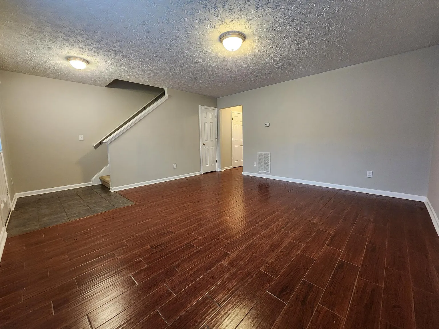 3 bed, 2.5 bath, 1400 sqft, $1,900 — Photo 4