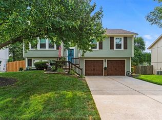 125 SE Topaz Dr, Lees Summit, MO 64063