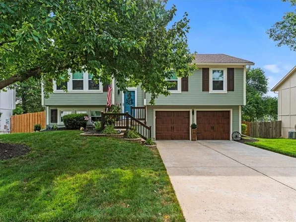 125 SE Topaz Dr, Lees Summit, MO 64063