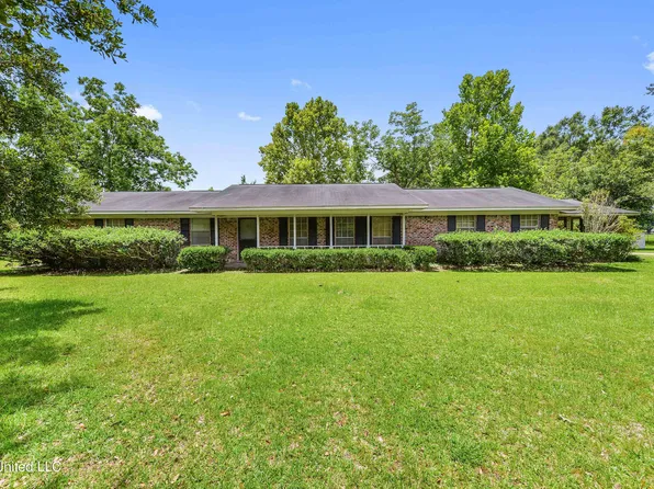 7512 Ogborn Dr, Moss Point, MS 39562