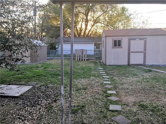 2nd image of 923 Royal Crest Dr