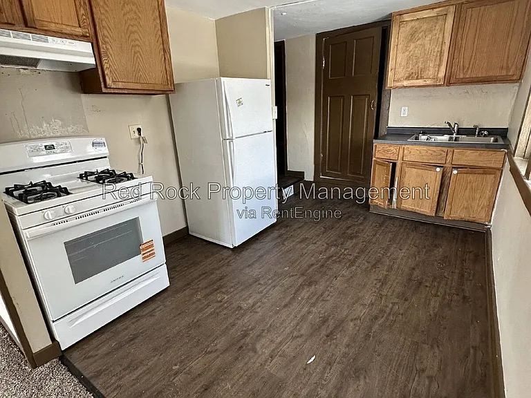 171 1/2 Linn St — Photo 3
