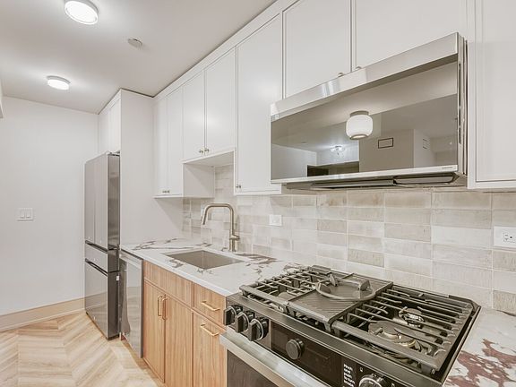 4th image of 1528 N Lasalle St