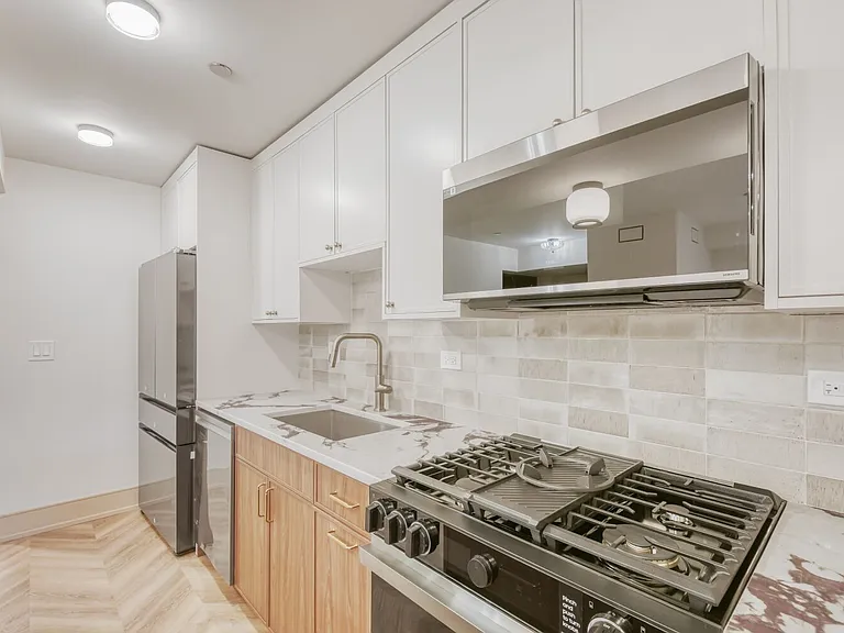 1528 N Lasalle St — Photo 4