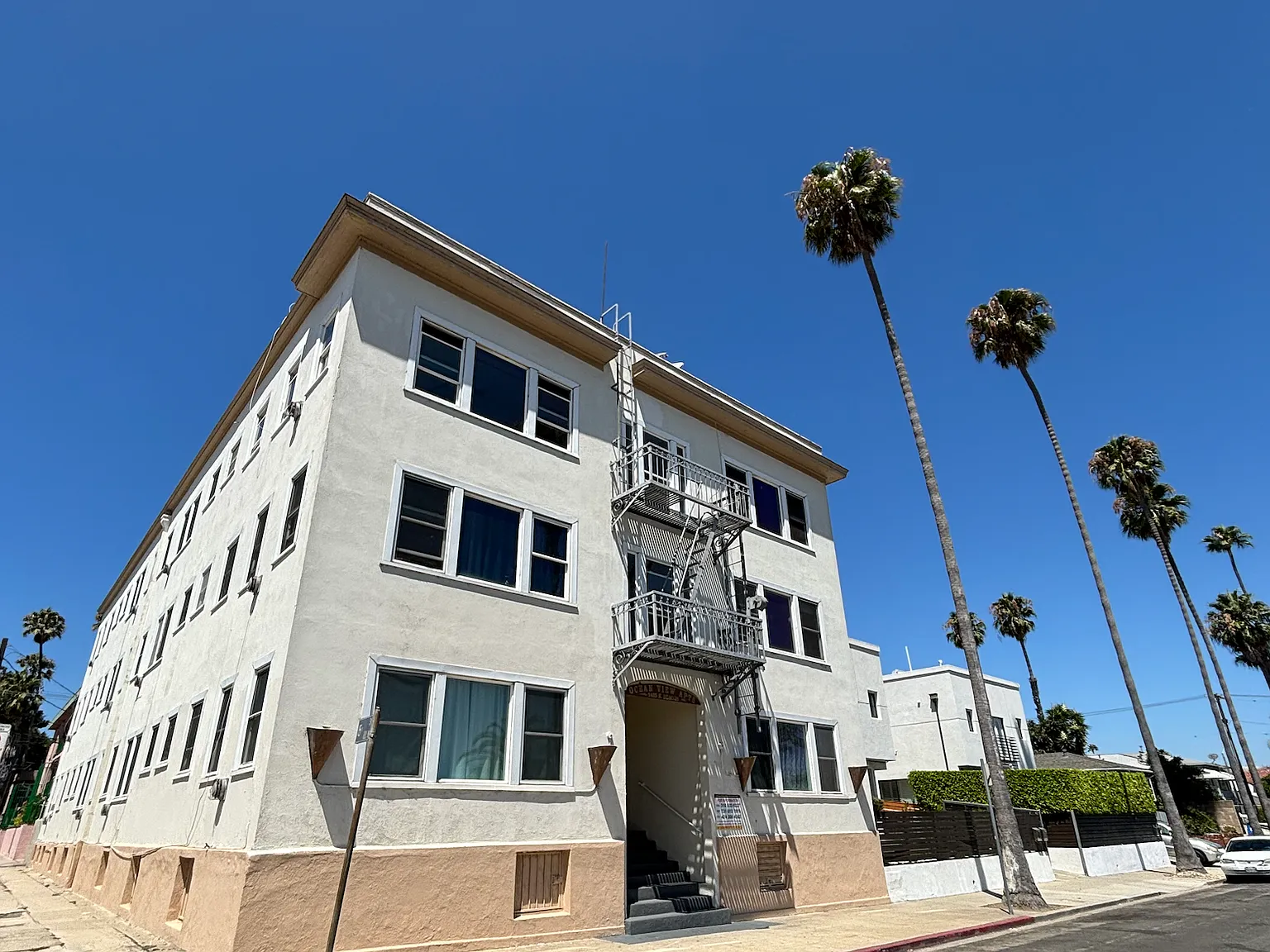 Ocean View Apartments — Photo 2