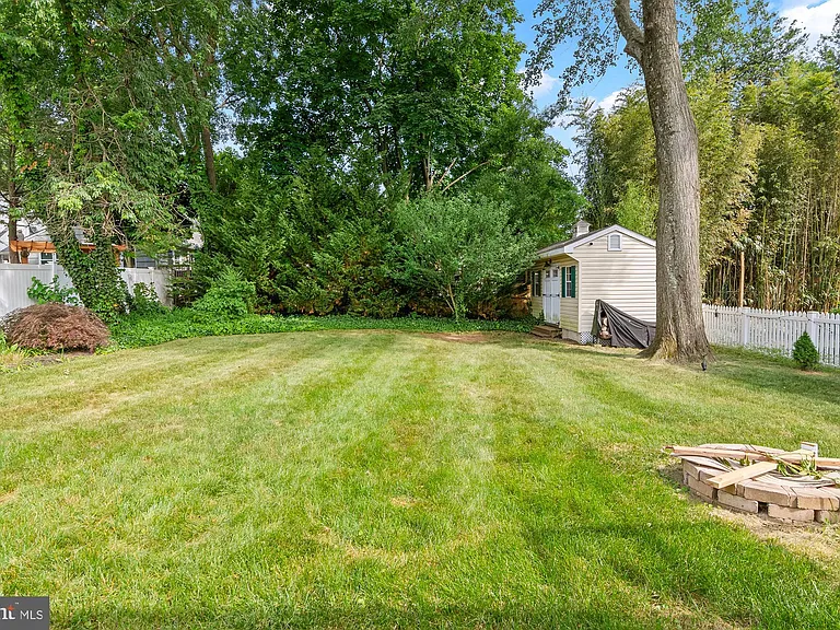 214 Sumner Rd — Photo 31