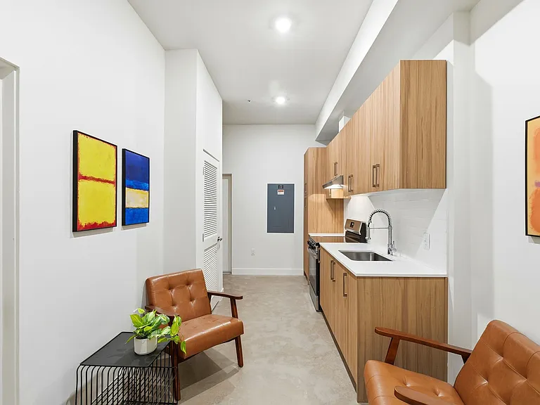 Coral Designer Studio Community Living — Photo 15