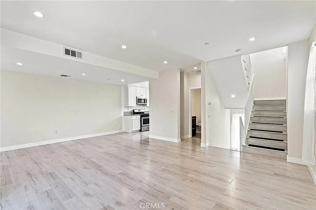 3 bed, 4.0 bath, 1584 sqft, $3,700 — Photo 1