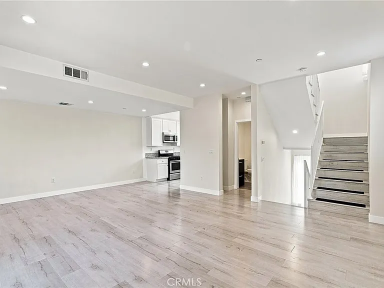 15340 Lassen St — Photo 1