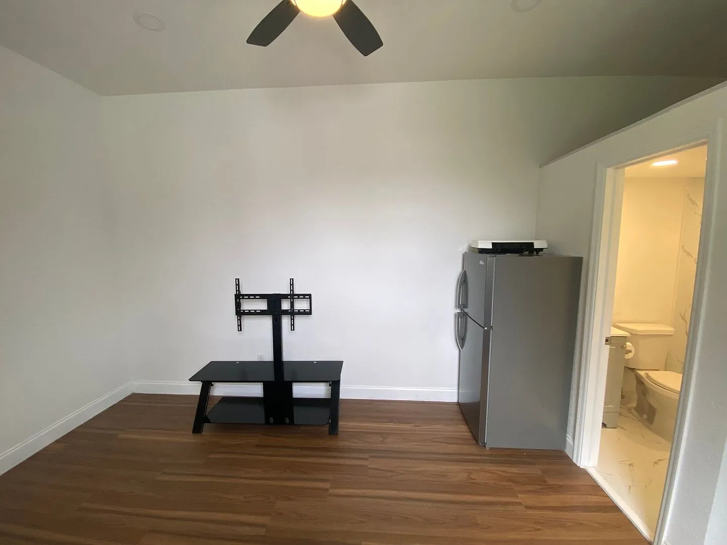 Recently Renovated Studio for One in Lantana — Photo 4