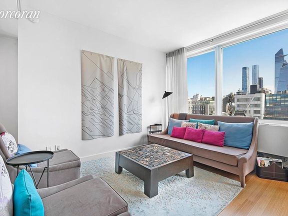3rd image of 450 W 17th St APT 1102