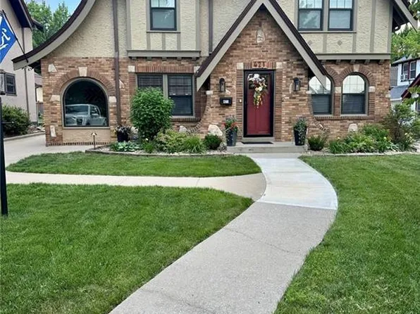 421 E Gregory Blvd, Kansas City, MO 64131