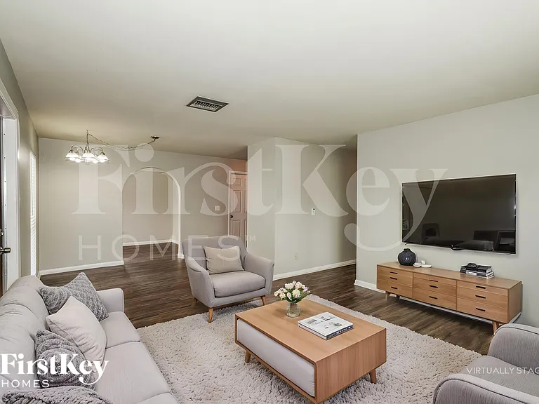 6807 S Cortez Ave — Photo 4