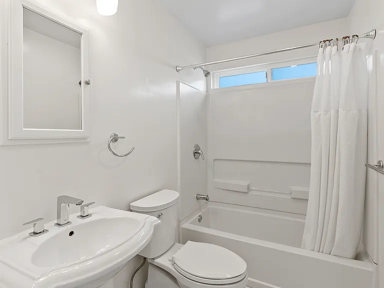 2446 S Dunsmuir Ave — Photo 9