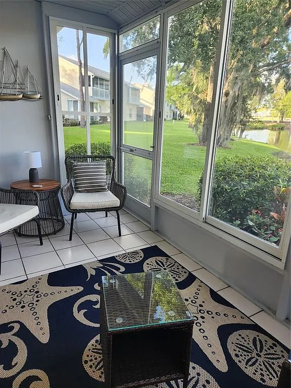 2 bed, 2.0 bath, 1004 sqft, $2,000 — Photo 3