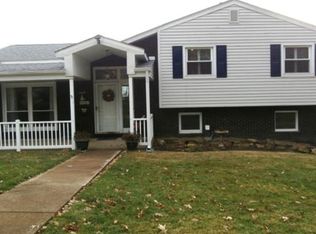 2505 Winchester Dr, Pittsburgh, PA 15220