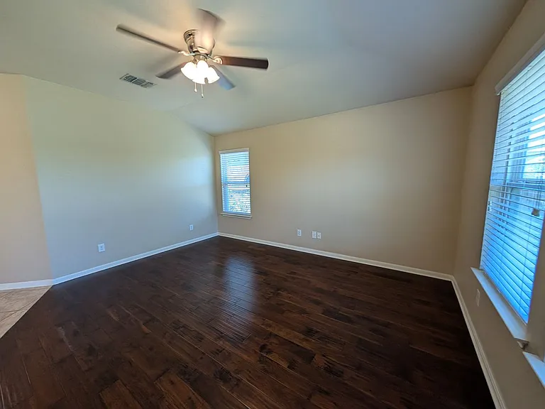 1337 Lauren St — Photo 8