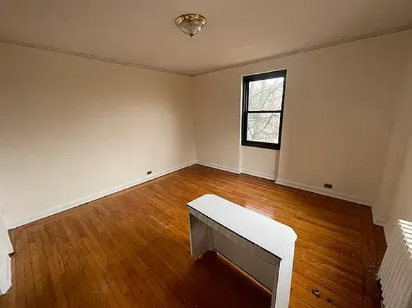 2728 Henry Hudson Parkway image 5 of 7