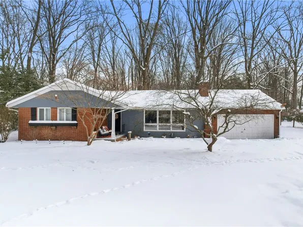 679 Dogwood Ln, Hermitage, PA 16148