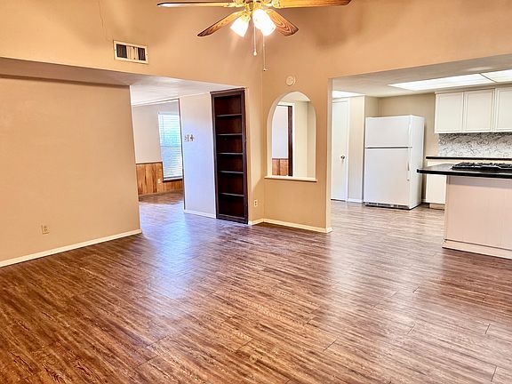 5th image of 1617 Squire Ct