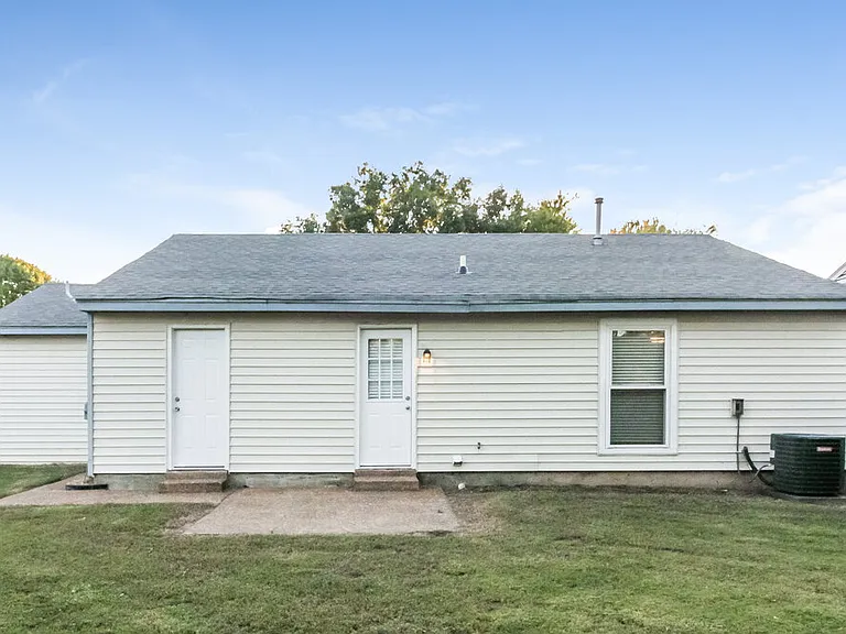 2656 Harlingen Dr — Photo 16